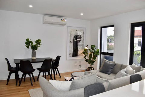 Brand New 2 Bed Apartment With Stunning City Views - Accommodation Resorts 0