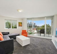 Bridge and Sails - Views of the Bridge and Opera House from this Executive 2BR Apartment in Darlinghurst - Accommodation Resorts