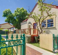 Bright 3-bedroom apartment - Central Armidale - Accommodation Resorts