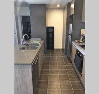 Bright Modern Stylish - Top Floor Apt - Woden - Accommodation Resorts