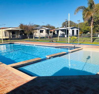 Broadwater Beach Cottage with WiFi - Accommodation Resorts