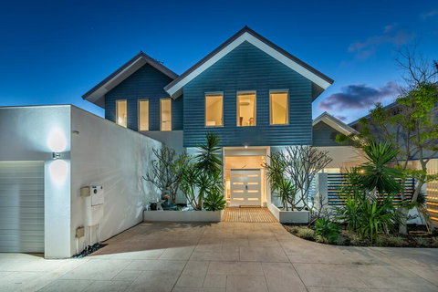 Burns Beach Bed And Shower - Accommodation Resorts 0