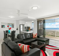 Cairns Luxury Seafront Apartment - Accommodation Resorts
