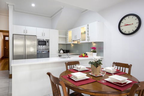 Carrington Charm - CBD - WiFi - Parking - Accommodation Resorts 3
