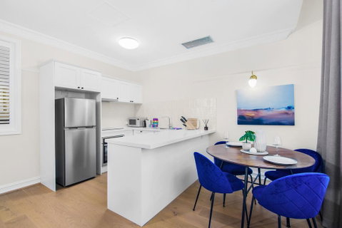 Central Apartment With Spacious Living And Dining - Accommodation Resorts 3