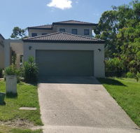 Central Gold Coast Large Modern Elevated House - Accommodation Resorts