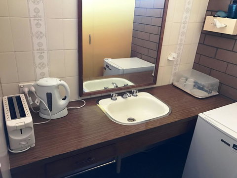 Century Motor Inn - Accommodation Resorts 2