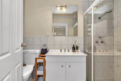 Character Home - Easy Tram To City - Accommodation Resorts 2