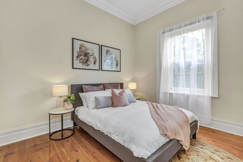 Character Home - Easy Tram To City - Accommodation Resorts 0