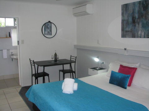 Charm City Motel - Accommodation Resorts 0
