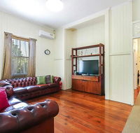 Charming Characterful Rustic-style Home Near The Gabba - Accommodation Resorts