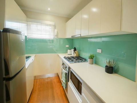 Chic, Pet Friendly & 500m To The Beach W/ Parking - Accommodation Resorts 3