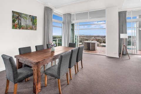 City-Centre Apartment With River Views And Balcony - Accommodation Resorts 3