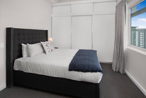 City-Centre Apartment With River Views And Balcony - Accommodation Resorts 1