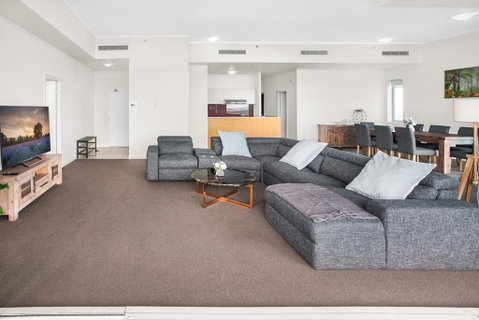 City-Centre Apartment With River Views And Balcony - Accommodation Resorts 0