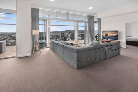 City-Centre Apartment With River Views And Balcony - Accommodation Resorts 2