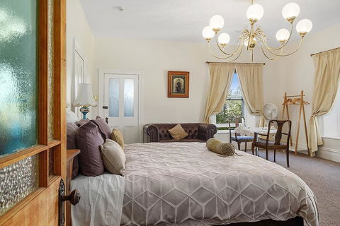 Claremont House - Accommodation Resorts 1