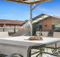 Cleveland Place - walk to beach and shops - Accommodation Resorts
