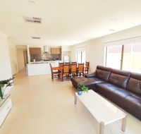 Comfortable 5BR House 6mins to Werribee Station.Great Ocean Road tourist stopover - Accommodation Resorts