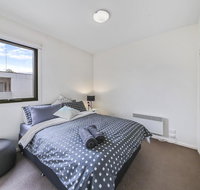 Comfy 2BR Suite Near Flemington Races FREE Parking - Accommodation Resorts