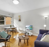 Comfy one-bedroom unit between city and airport - Accommodation Resorts