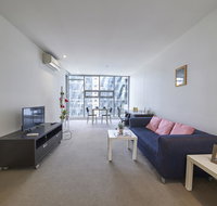 Convenient  Modern 1 Bed Apartment Docklands - Accommodation Resorts