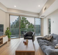 Convenient Apartment - 1 Min Walk To Train - Accommodation Resorts