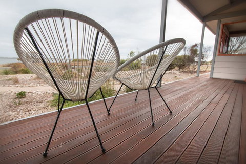 Coorong Aurora - Breathtaking Waterfront Escape - Accommodation Resorts 3