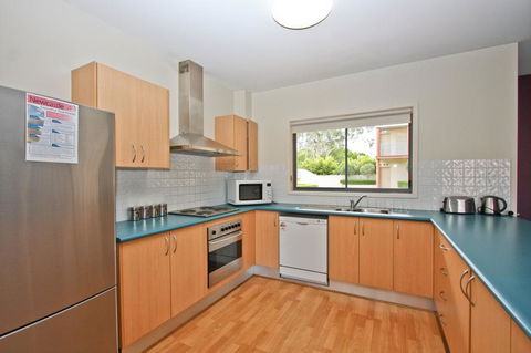 Cosmopolitan Apartments - Accommodation Resorts 3