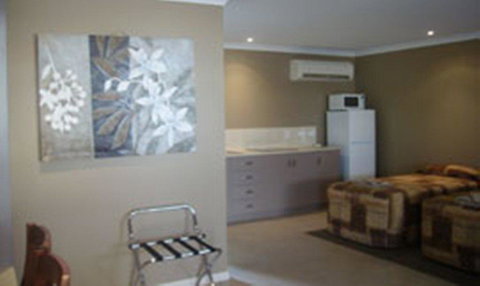 Cosmos Country Motor Inn - Accommodation Resorts 0