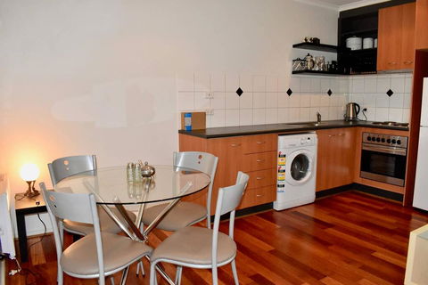Cosy 1 Bedroom Apartment In Trendy Northcote - Accommodation Resorts 2