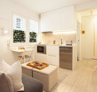 Cosy Flat in Art Deco Building Minutes From City - Accommodation Resorts