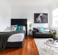 Cosy nook in inner-city Victorian mansion - Accommodation Resorts