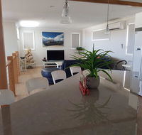 Cozzys Condo Luxury Beach House - Accommodation Resorts