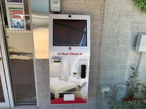 Crest Motor Inn - Accommodation Resorts 1