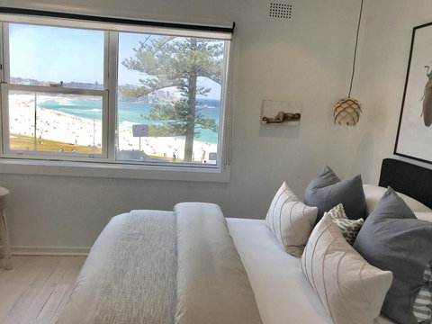 D'Luxe Designer Den Bondi-Ocean View Apartment - Accommodation Resorts 0