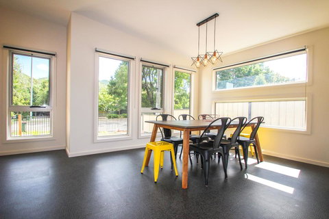 Decked Out At Bright - Accommodation Resorts 3