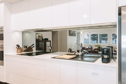 Deco Beach Luxury Apartments - Accommodation Resorts 2