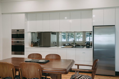 Deco Beach Luxury Apartments - Accommodation Resorts 3