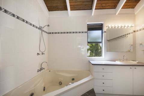 Descola 10 - Accommodation Resorts 3