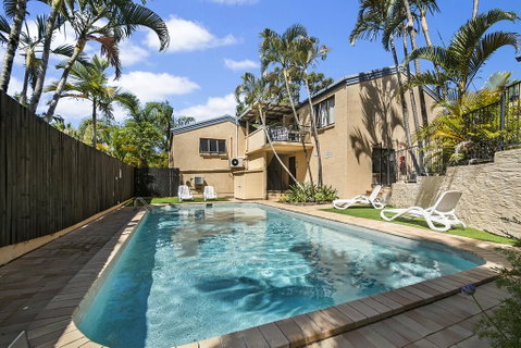 Descola 10 - Accommodation Resorts 1