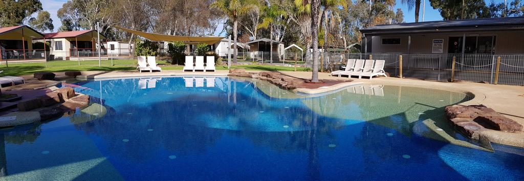 Howlong NSW Accommodation Resorts