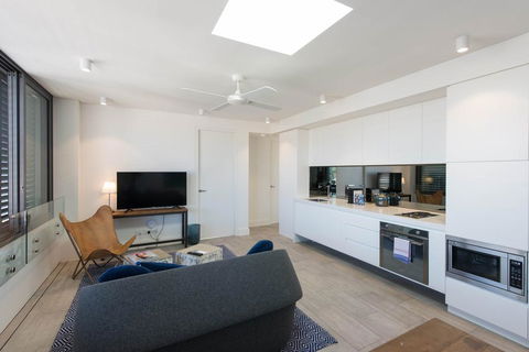 EIGHT TWO NINE TWO IV: BONDI BEACH - Accommodation Resorts 1