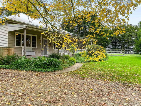 Elm Cottage - Accommodation Resorts 0