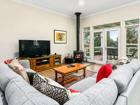 Elm Cottage - Accommodation Resorts 3