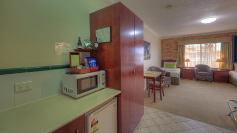 Endeavour Court Motor Inn - Accommodation Resorts 2