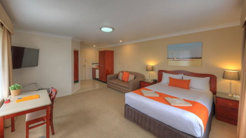Endeavour Court Motor Inn - Accommodation Resorts 1