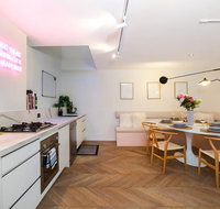 Enjoy Cafe Culture From Chic Warehouse Conversion - Accommodation Resorts