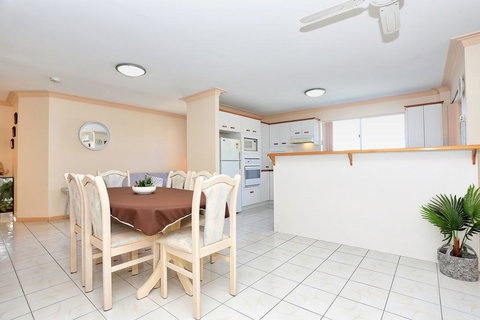 Enjoy Sunsets And Waterviews From Your Private Balcony - Accommodation Resorts 2