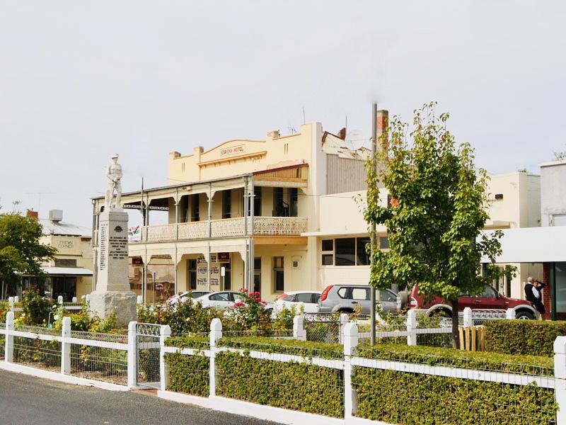 Yaapeet VIC Accommodation Resorts